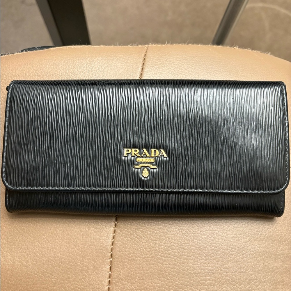 Prada Saffiano Black Leather Wallet on chain Crossbody - Excellent condition!!!!